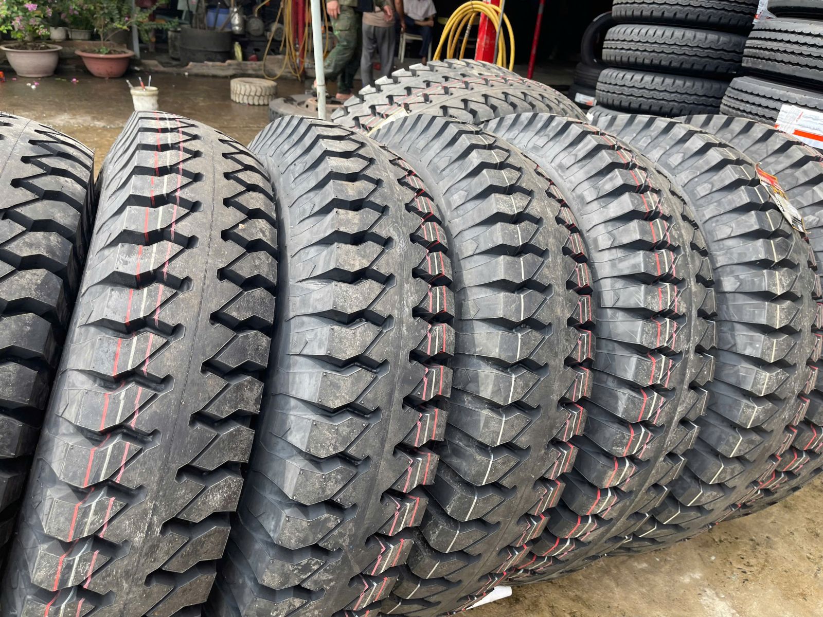 THAY LỐP XE BEN BÌNH DƯƠNG - DỊCH VỤ CHUYÊN NGHIỆP NHẤT